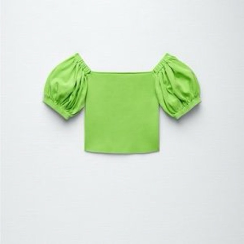 NEW Balloon Sleeve Crop Top